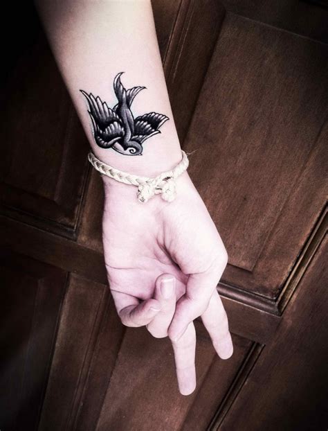 70 Cute Wrist Tattoos For Girls