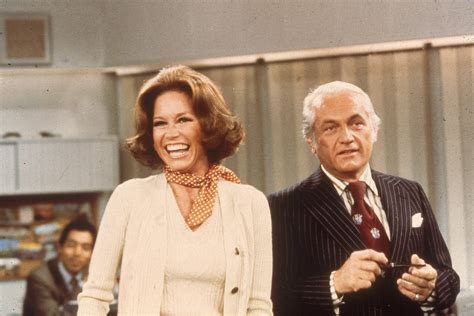 she turned the world on with her smile mary tyler moore dies at 80 knkx