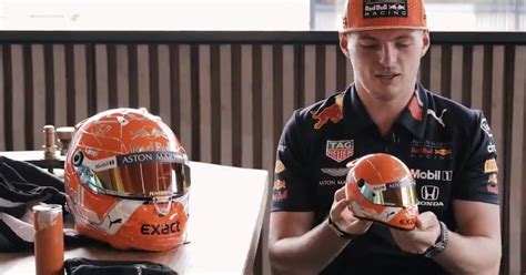 F1 driver @redbullracing | keep pushing the limits. Max Verstappen presenteert speciale helm voor GP België ...