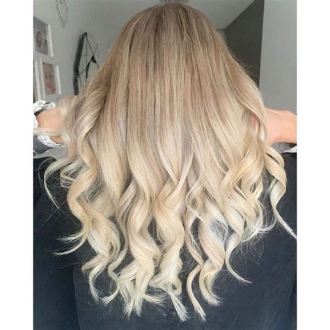 23 Best Champagne Blonde Hair Color Ideas For Every Skin Tone