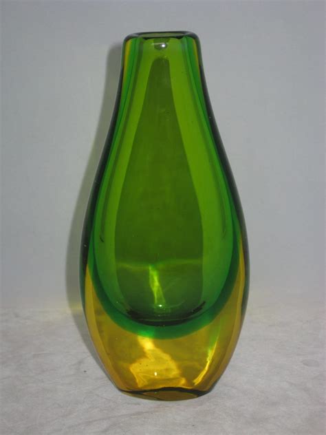 Murano Sommerso Uranium Vaseline Green And Yellow Art Glass Bud