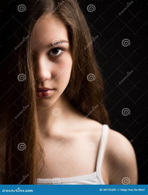 Bella Ragazza Teenager Con La Spalla Nuda Immagine Stock Immagine Di