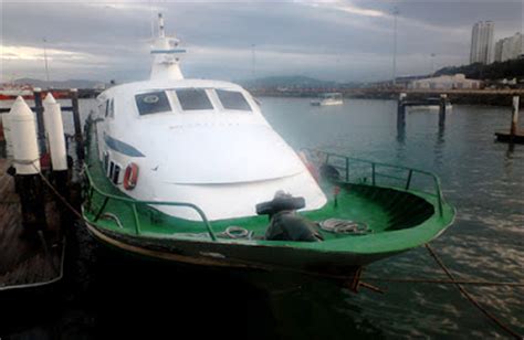 Pemandangan jambatan temburung melalui ferry muara подробнее. Perkhidmatan Ferry Ke Labuan | Papa-Roq