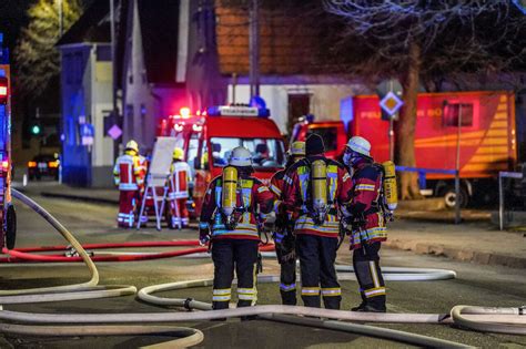 Süssen Brand In Zwischendecke Einer Schreinerei Mehrere Feuerwehren