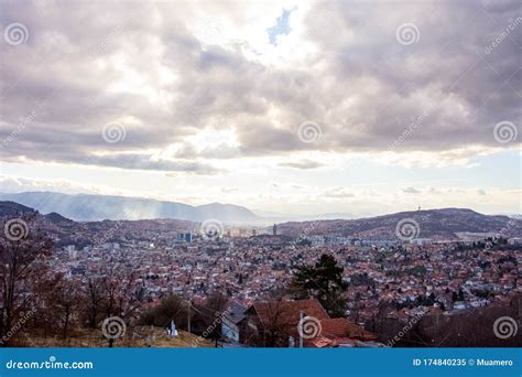 Paisaje Urbano De Sarajevo Capital De Bosnia Y Herzegovina Imagen De