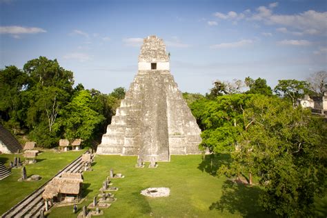 La Gran Plaza De Tikal Desde El Templo Ii Mis Viajes Por Ah Mis Viajes Por Ah