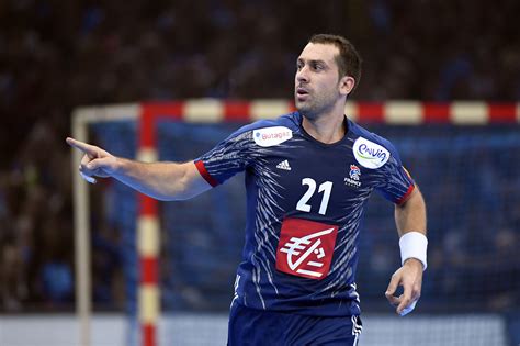 Bertrand gille, né le 24 mars 1978 à valence, est un ancien joueur français de handball évoluant au poste de pivot.il a un frère aîné, guillaume, qui connaît le même parcours sportif, ainsi qu'un frère cadet benjamin qui joue également au handball à chambéry. Michael Guigou powiedział: "Tak!". Francuz zostaje w ...