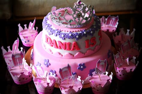 Jun 08, 2021 · kim kardashian blows out her birthday cake candles at her birthday party at les deux on 21 october 2007 in los angeles, california noel vasquez/getty images 2007 Rizq Cakes: June 2011