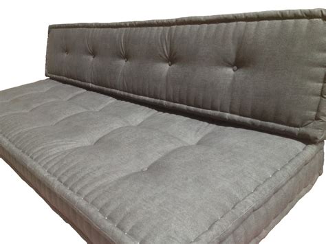 Nowadays, you can easily find a stylish futon to blend in with your current decor. Futon Sofá Pallet Sob Medida Preto no Elo7 | Comodità ...