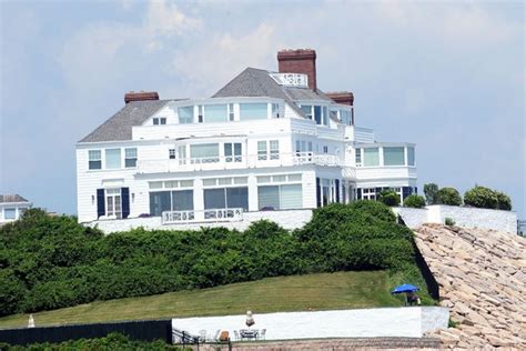 Tour 8 Impressive Taylor Swifts Houses Celebrity Homes