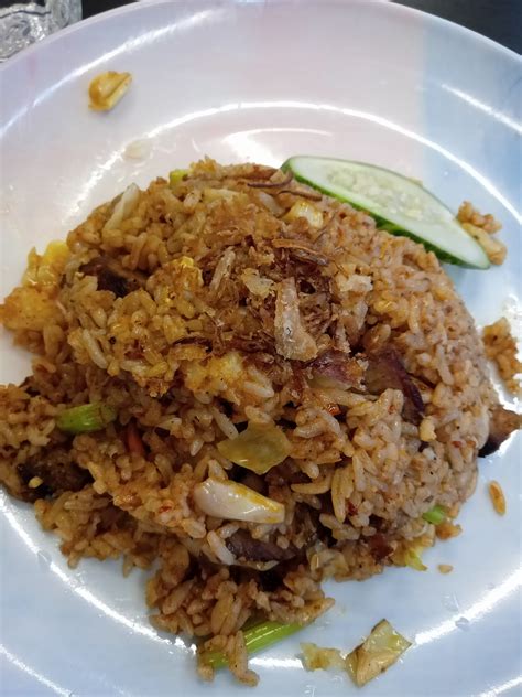 Resepi nasi goreng daging sedap versi mudah. Oh, Begini Rupa Nasi Goreng Daging Salai Warung RT - LIFE ...