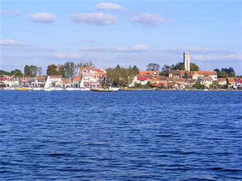 Baza noclegowa z polski i zagranicy: Mikołajki - Miasto, które przyciąga swoim położeniem ...