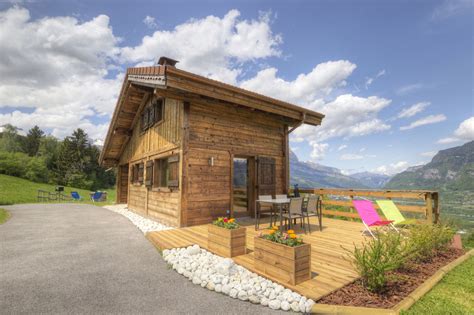 Un chalet aux prestations haut de gamme jusqu'à 6  prestations et options locatives comprises. Camping chalet haute savoie - Châlet, maison et cabane