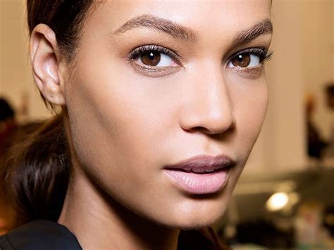 5 Makeup Tricks for Girls With Narrow Faces