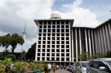 Istiklal Mosque In Jakarta Description Opening Hours Entrance Fee