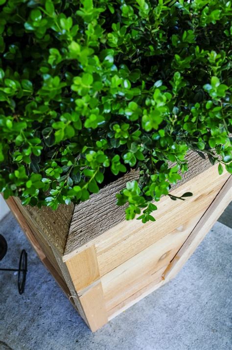 Showcase your flowers, plants, and herbs with this compilation of free diy planter boxes in all shapes and styles. DIY Cedar Planter Box Tutorial - Juggling Act Mama