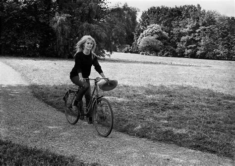 Bridget Bardot Brigitte Bardot Velo Vintage Vintage Icons Vintage Bicycles Vintage Photos