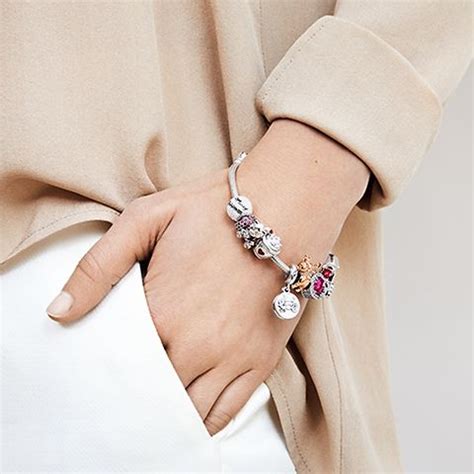 The trading update is released as a press release, and not a company announcement, per instructions from nasdaq copenhagen. Charm Armbänder » Bezaubernde Charm Bracelets | Pandora