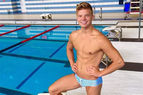 These Div 1 Swimmers Love Their Gay Teammate Go To Him For Fashion