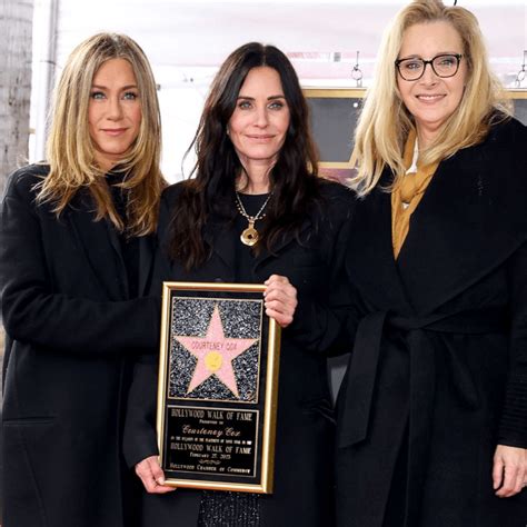 Courteney Cox Reunites With Friends Sisters Jennifer Aniston And Lisa