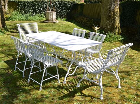 The Medium Rectangular Garden Dining Table With Four Ladderback Garden