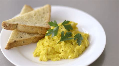 The Trick To Perfectly Scrambled Eggs Brunch Recipes Scrambled Eggs