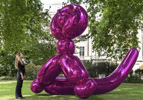 Escultura De Jeff Koons Es Vendida En Casi 12 Millones De Euros