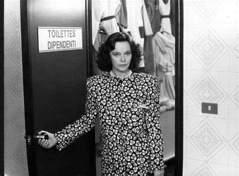 Prenditi tutto il tempo che vuoi, puoi tornare quando quando, quando vuoi. Sul set del film "I grandi magazzini" (Archivio Corriere ...