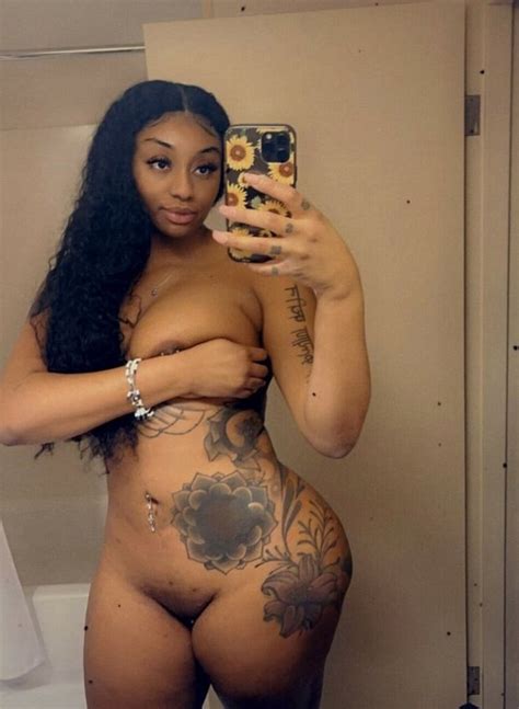 Sophia Ifeoma Selfie Showing Off Her Body And Her Cufo510