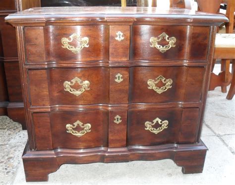 There are even a couple extra pulls for the drawers! Uhuru Furniture & Collectibles: Henredon Bedroom Set SOLD