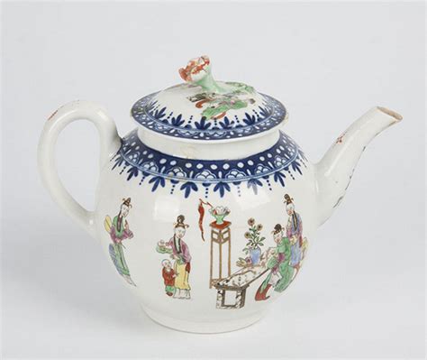 First Period Worcester Teapot And Cover In Mandarin