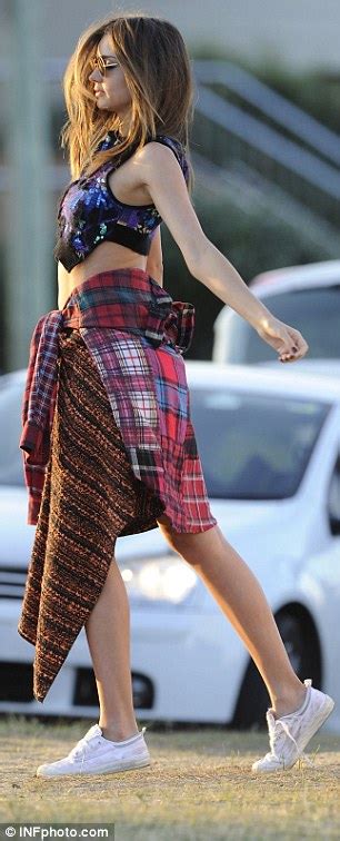 Hippie Chic Boho Babe Miranda Kerr Rocks A Great Grunge Look On Model Shoot Digg Daily Mail