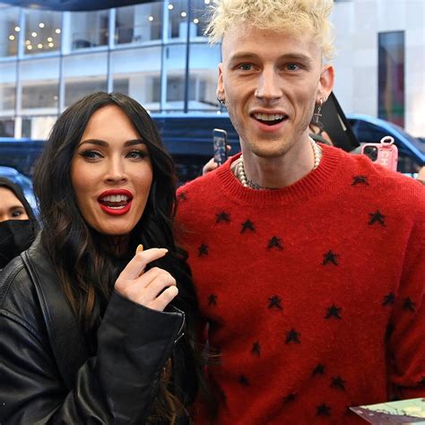 Machine gun kelly and megan fox's love felt destined from the moment the jennifer body's actress felt the rockstar rapper's pisces moon. Machine Gun Kelly Proves Chivalry Is not Lifeless as He ...