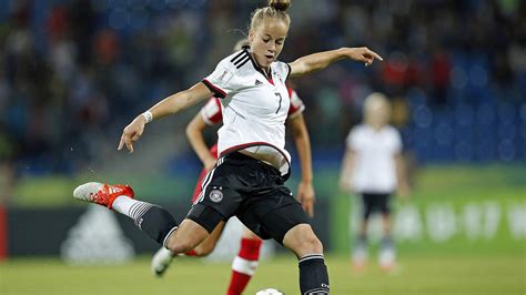 Germany dark red women's 2019 world cup giulia gwinn #15 fifa jersey. U 17-WM: Gwinn-Freistoß für "Tor des Turniers" nominiert ...