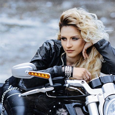 Motorcycle Photo Shoot Chicks On Bikes Leather Jacket Girl Cafe Racer Girl Bike Photoshoot