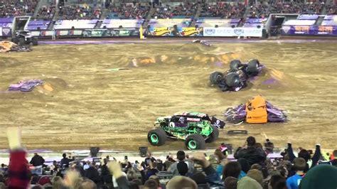 Monster Jam 2015 Grave Digger Free Style Youtube