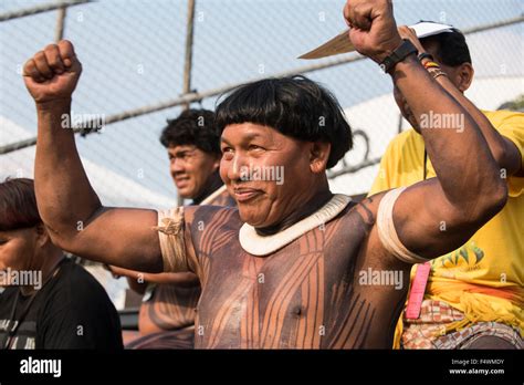 Palmas Brazil 22nd Oct 2015 A Kuikuro Warrior Celebrates At His Team S Football Match At The