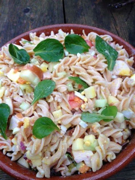 Snelle Pastasalade met gerookte kip en veldsla
