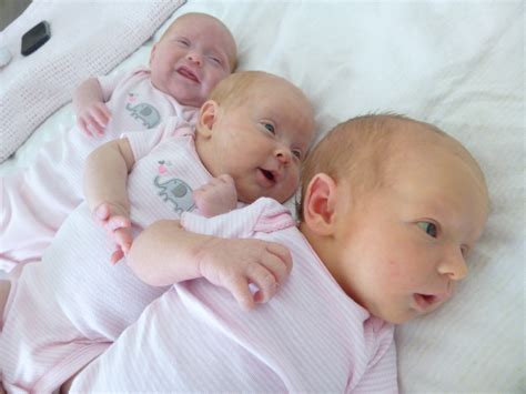 Gambar Bayi Kembar Lucu Adzka