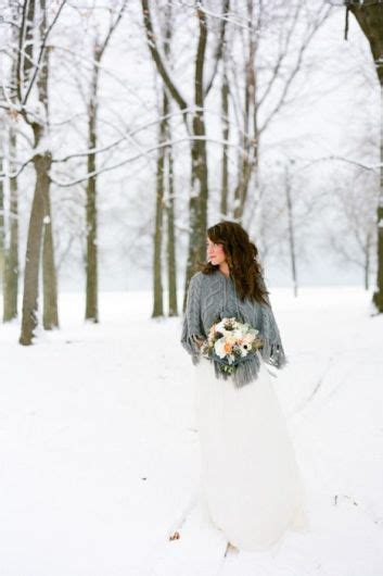 6 способов подчеркнуть зимний образ невесты Weddywood