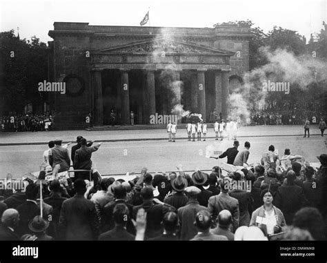 july 25 1936 berlin germany in front of the monument of the death the runners of the