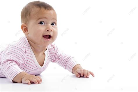 Bebê Olhando Para Cima E Rindo