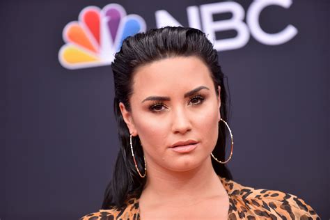 Demi Lovato Remains “very Ill” After Overdose Tmz Reports Observer