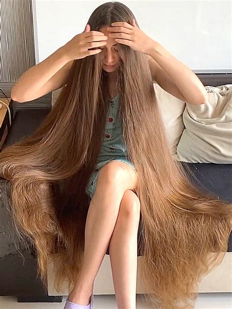 VIDEO - Super long, perfect Rapunzel hair - RealRapunzels