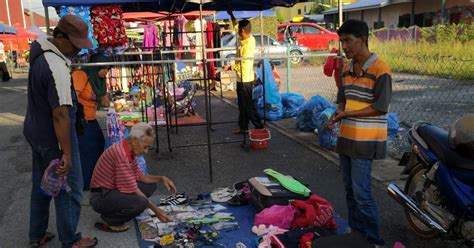 The most popular flea market in kuala lumpur is the weekend flea market at amcorp mall. Flea market survival guide | New Straits Times