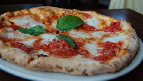 How To Make Authentic Italian Pizza Margherita Italian Recipes
