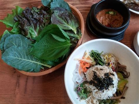 The Palate Cool And Crisp Lettuce Wraps Ssambap Korean Food