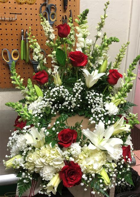 Memorial Urn With Red Roses For Cremation Services Walker Life Memorials