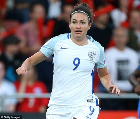 Englands Jodie Taylor Gets The Mind Games Started Daily Mail Online