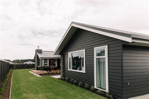 Black Weatherboards Arent Just For Modern Homes Achieve A Classic